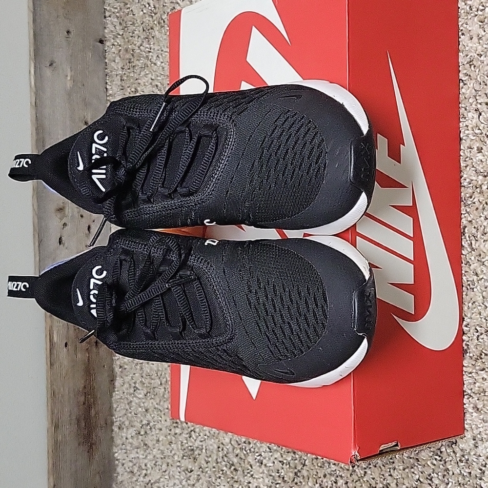 WMNS Nike Tanjun Sneakers